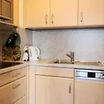 Gemuetliches 2-zimmer-appartement Mit Balkon. Apartment