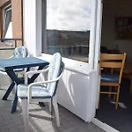 Gemuetliches 2-zimmer-appartement Mit Balkon. Apartment