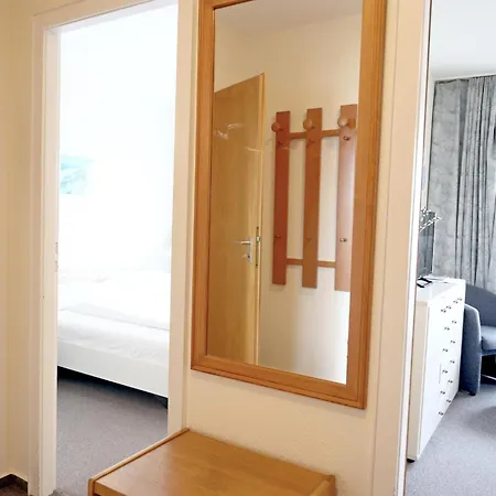 Gemuetliches 2-zimmer-appartement Mit Balkon. Lejlighed Vesterland