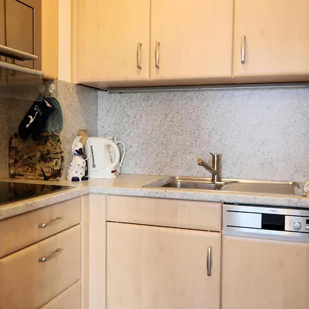 Gemuetliches 2-zimmer-appartement Mit Balkon. Appartamento