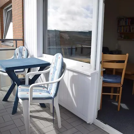 Gemuetliches 2-zimmer-appartement Mit Balkon. Lejlighed